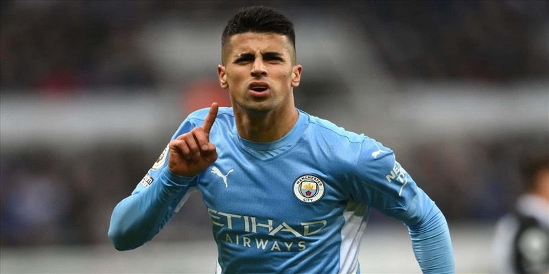 Joao Cancelo là cái tên xuất sắc trong top hậu vệ cánh trái hay nhất thế giới